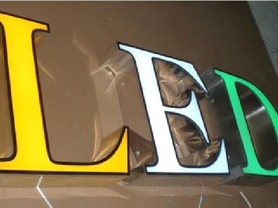 靖安介绍LED招牌的基础知识。